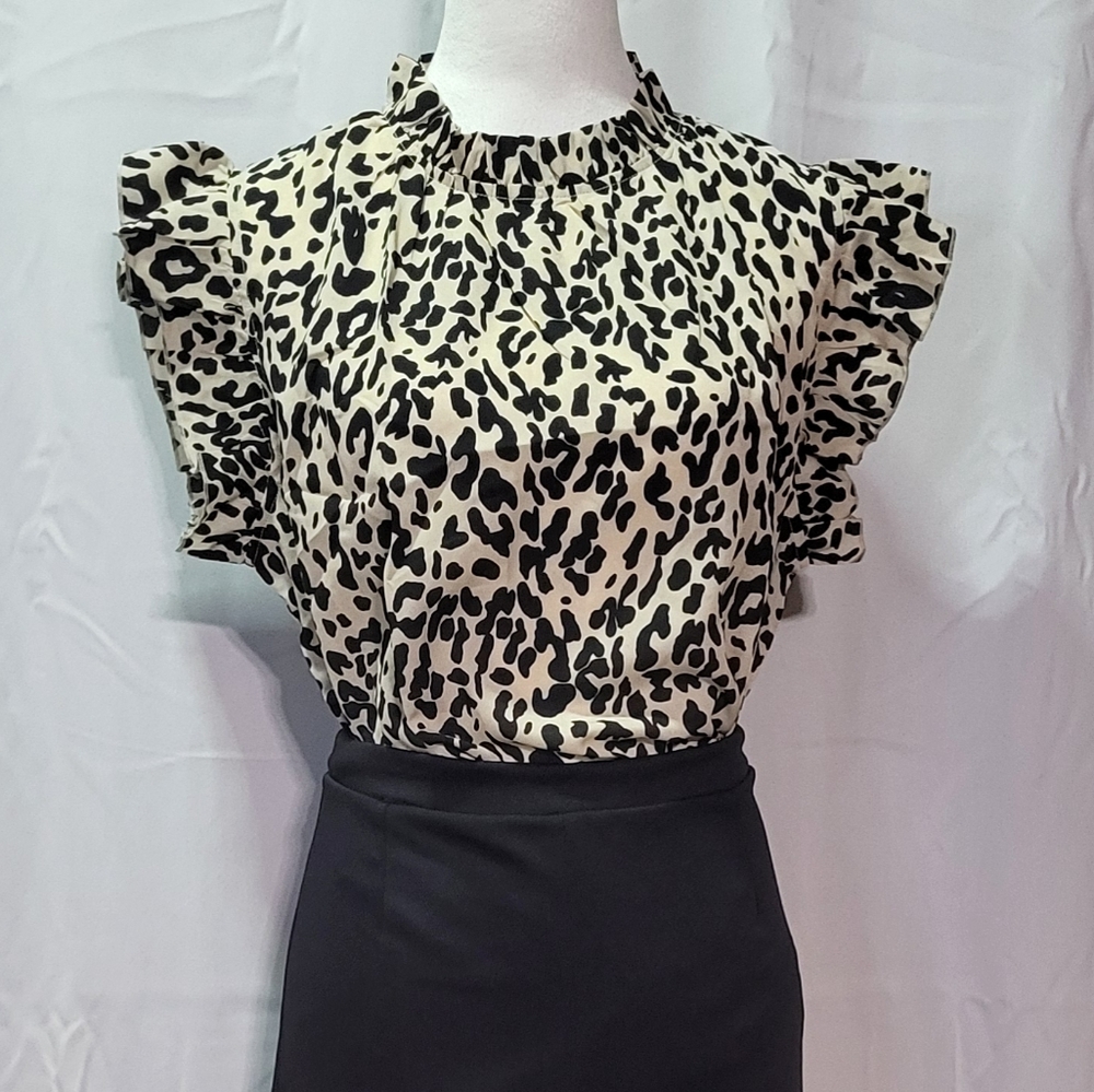Women's NWOT Tan Leopard Print Mock Neck Ruffle Cap Sleeve Blouse Large Or XL 🐈 - Picture 3 of 13